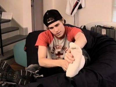 Emo boy licks feet gay xxx Nutt Bustin Big Feet Boy - drtuber.com